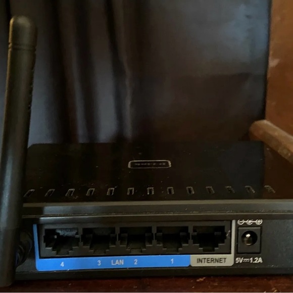 D-Link Wireless Router DIR-601. Includes power adapter. Pre-owned - Picture 2 of 3